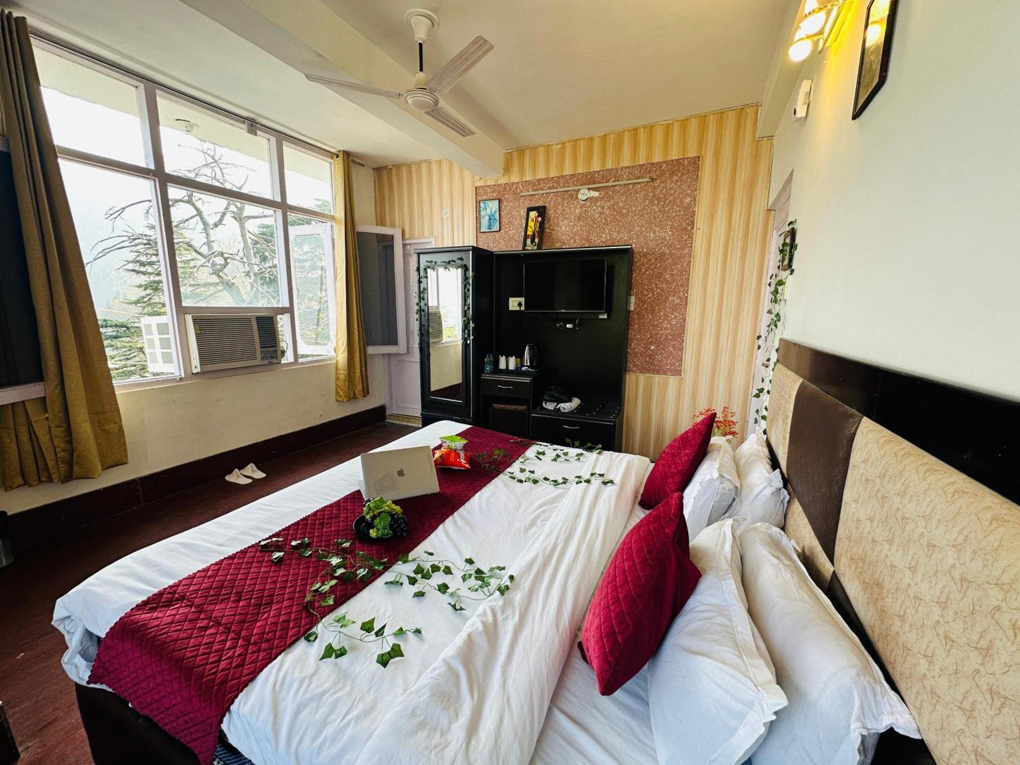 Hotel Mini Switzerland In Далхаузи Экстерьер фото