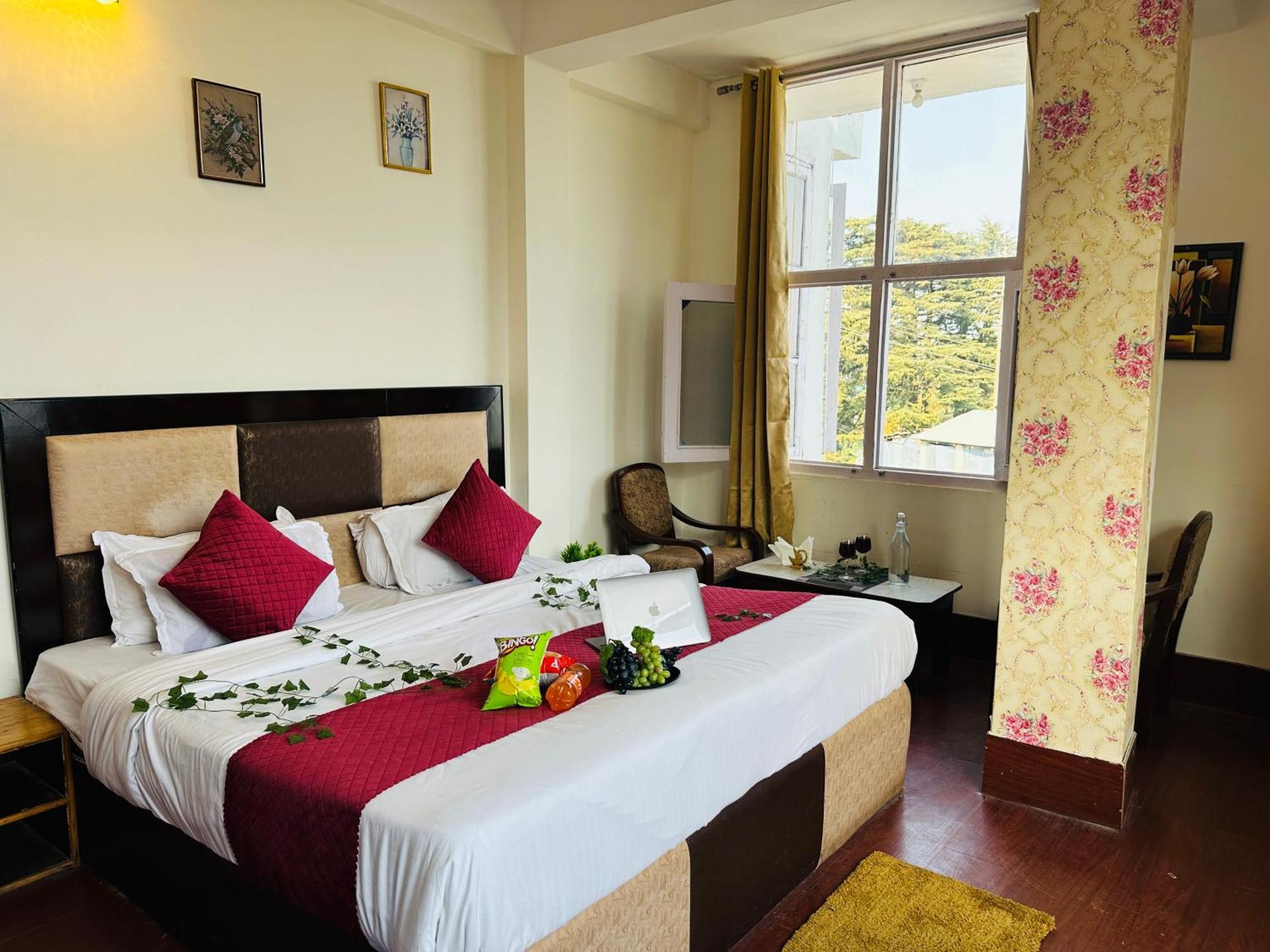 Hotel Mini Switzerland In Далхаузи Экстерьер фото