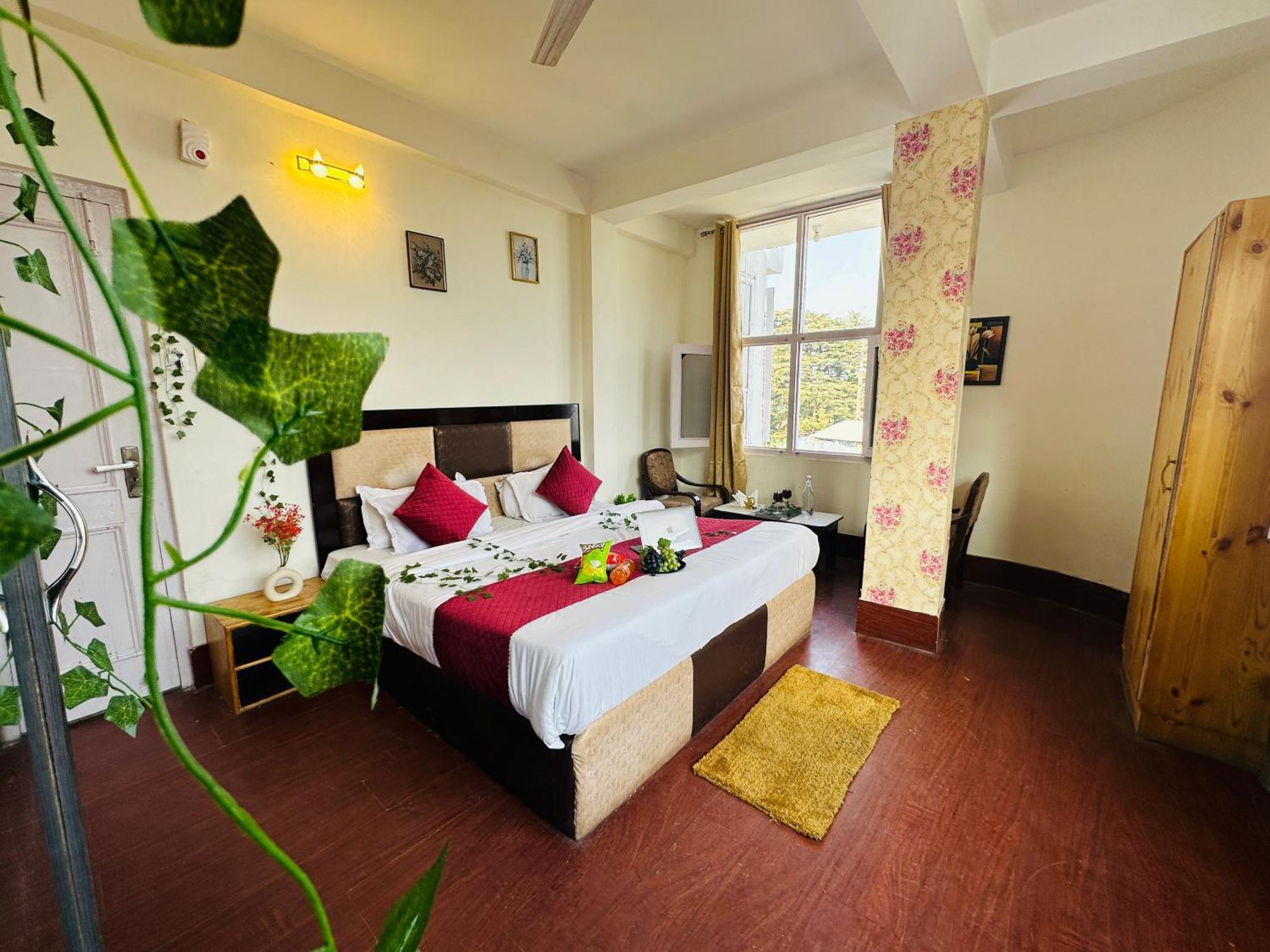 Hotel Mini Switzerland In Далхаузи Экстерьер фото